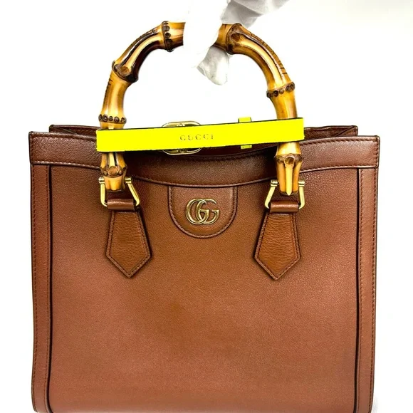 Gucci Bamboo Diana Crossbody - Picture 5 of 11